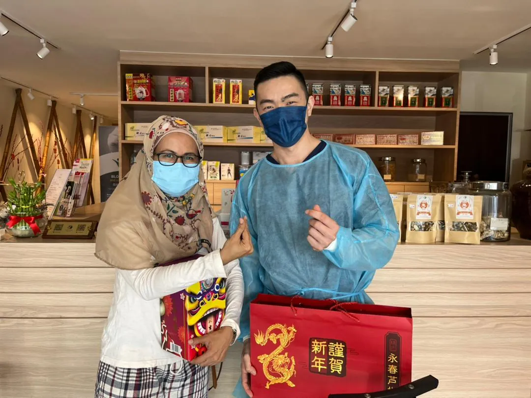 杨大夫中医患者留影